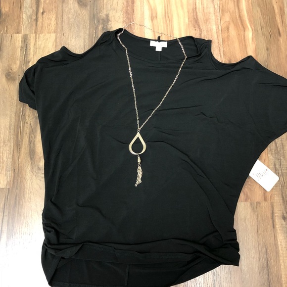 Beautiful plus size black top with necklace. - Picture 3 of 3